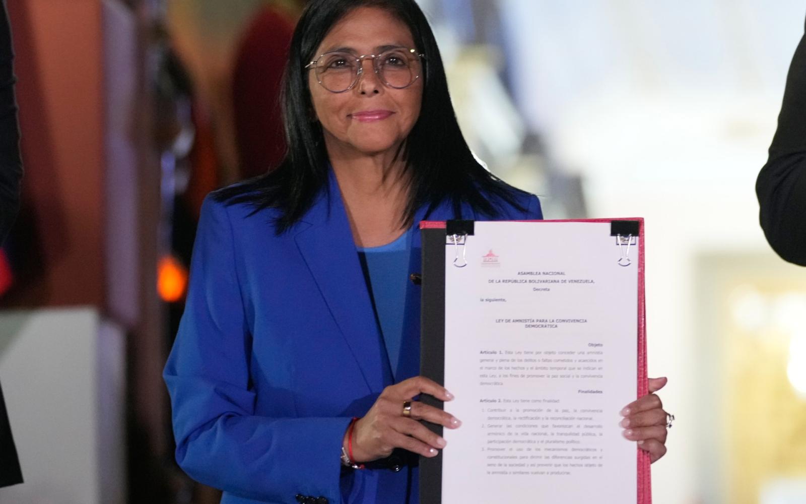 فنزويلا تقر قانون عفو عام يستثني المعارضين البارزين ويثير جدلاً حول مصيرهم