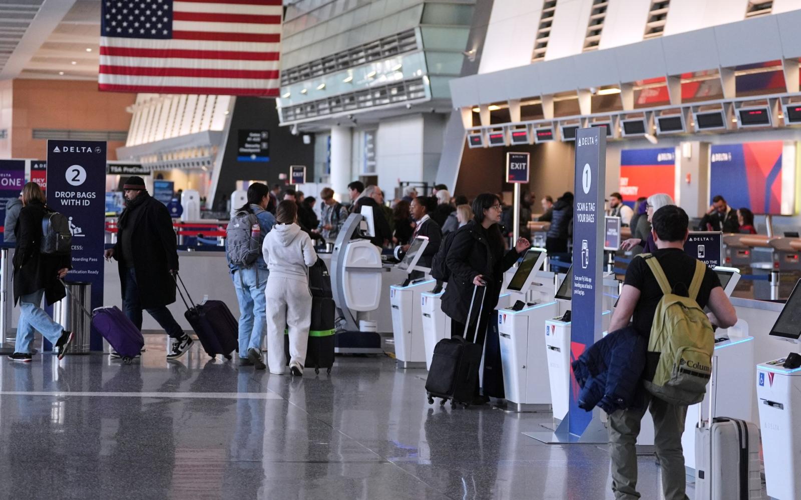 واشنطن تفرض قيودًا على تأشيرات دخول أوزبكستانيين سهّلوا الهجرة غير الشرعية إلى أمريكا