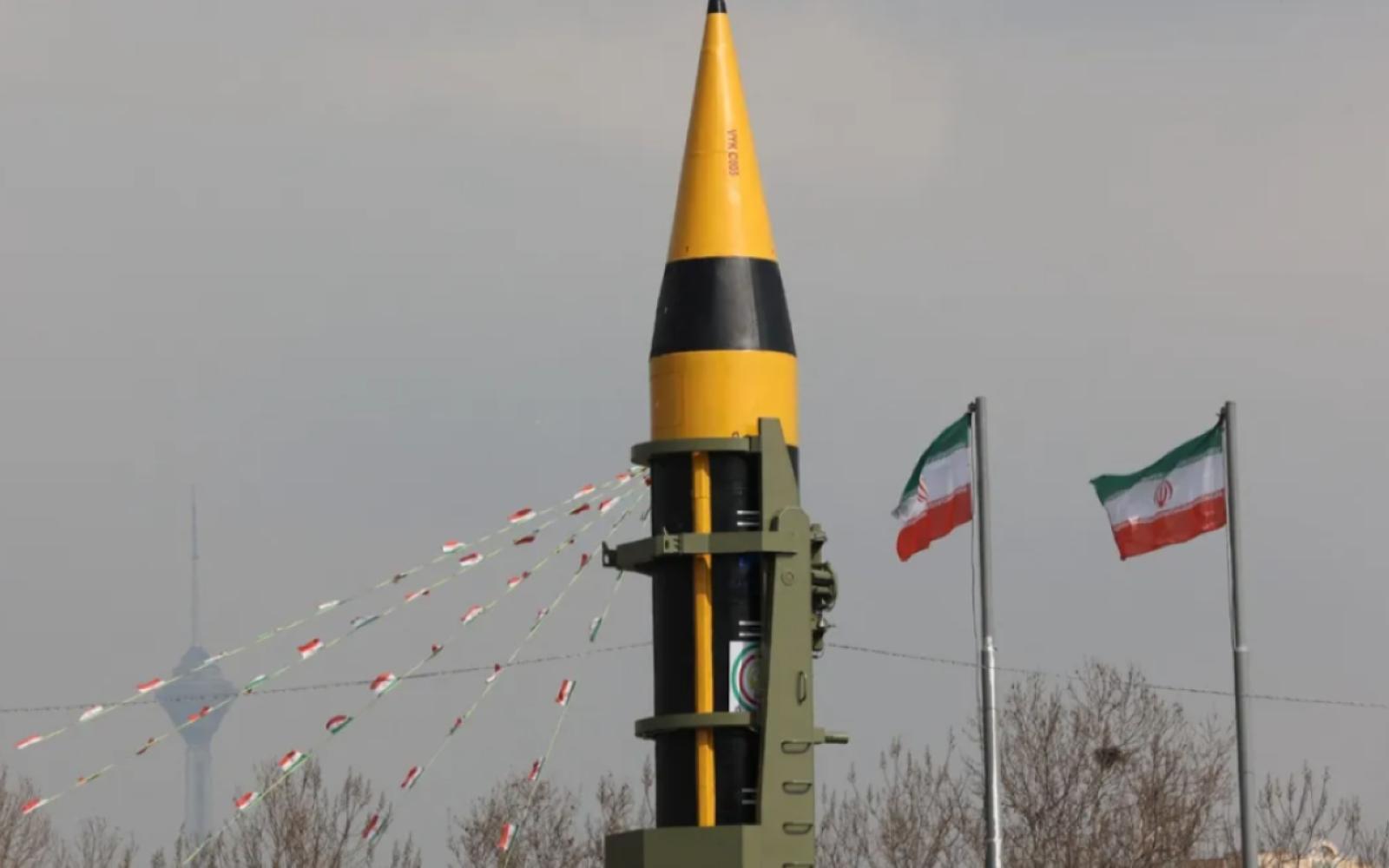 إيران تهدد بإغراق حاملات الطائرات الأمريكية: تصعيد عسكري محتمل يلوح في الأفق