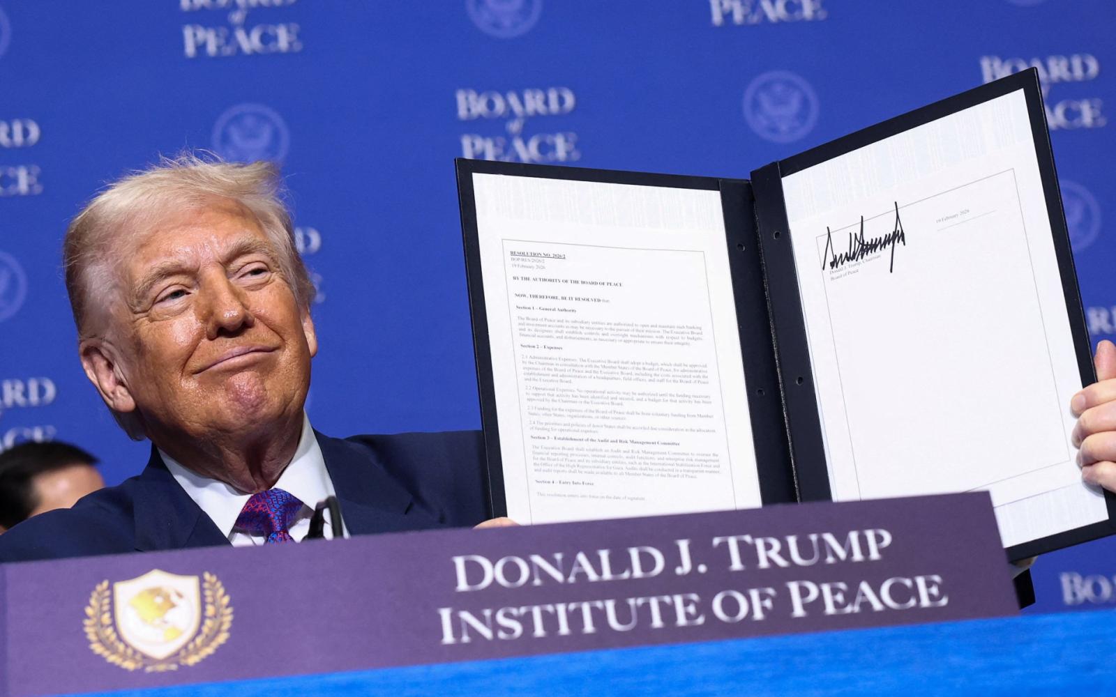 كاتب أمريكي يحذر من تشابه "مجلس السلام" لترمب مع دعاية الاتحاد السوفياتي في غزة