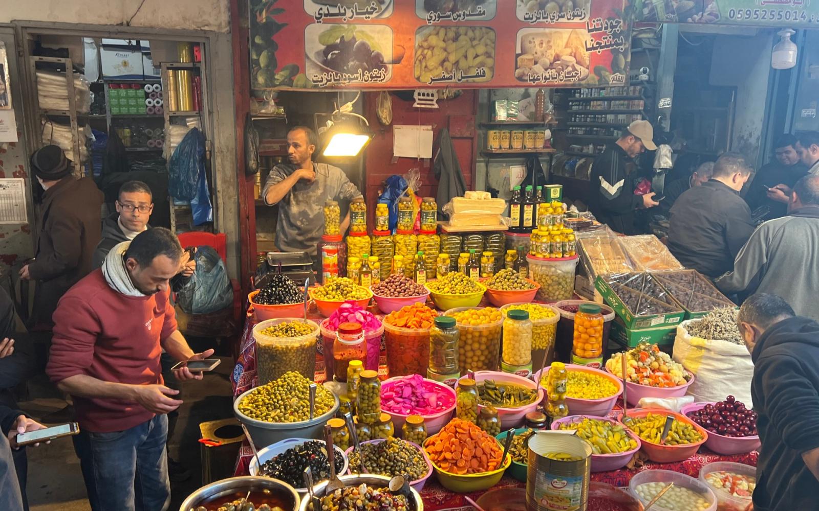 غزة: صلاة وسط الركام.. رمضان يشرق على صمود الفلسطينيين رغم القصف والحصار