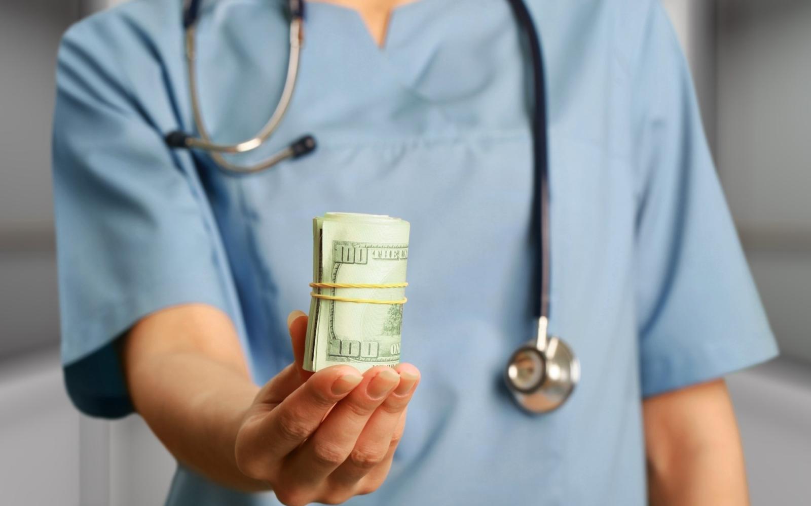 جدل حول تمويل الأبحاث الطبية: هل تتحكم الشركات بصحة العالم وأبحاثه؟