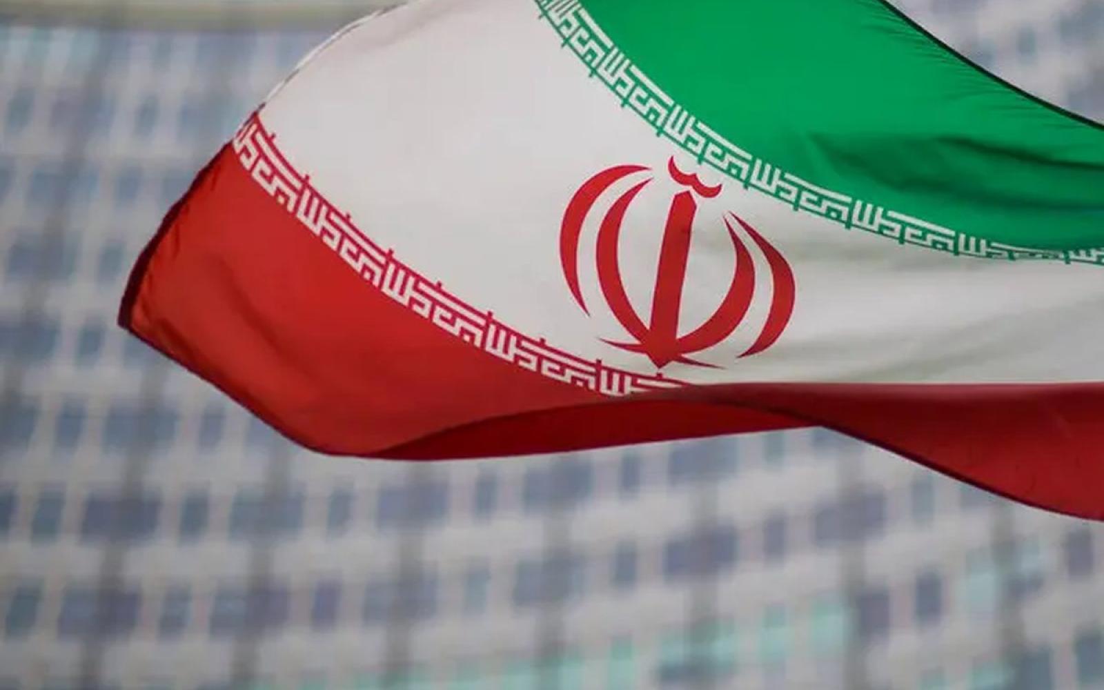 توترات متصاعدة: ترامب يدرس ضربة عسكرية لإيران وبولندا تدعو مواطنيها للمغادرة