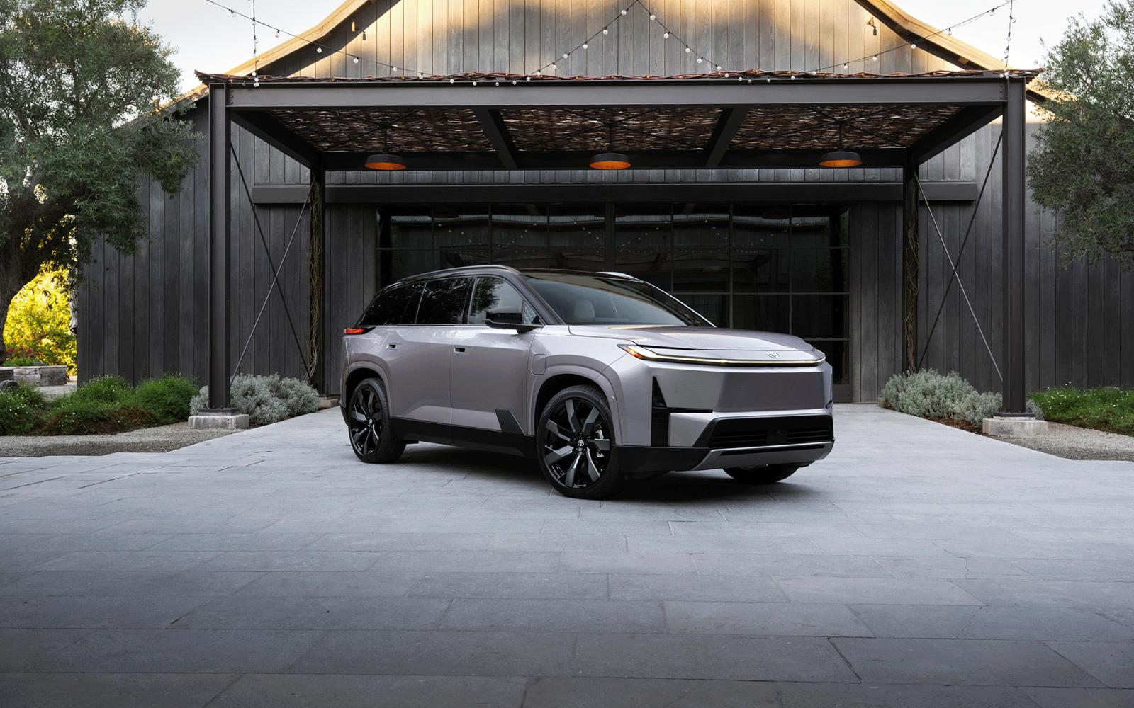 تويوتا تراهن على المستقبل: هايلاندر الكهربائية تعيد تعريف سيارات الكروس أوفر