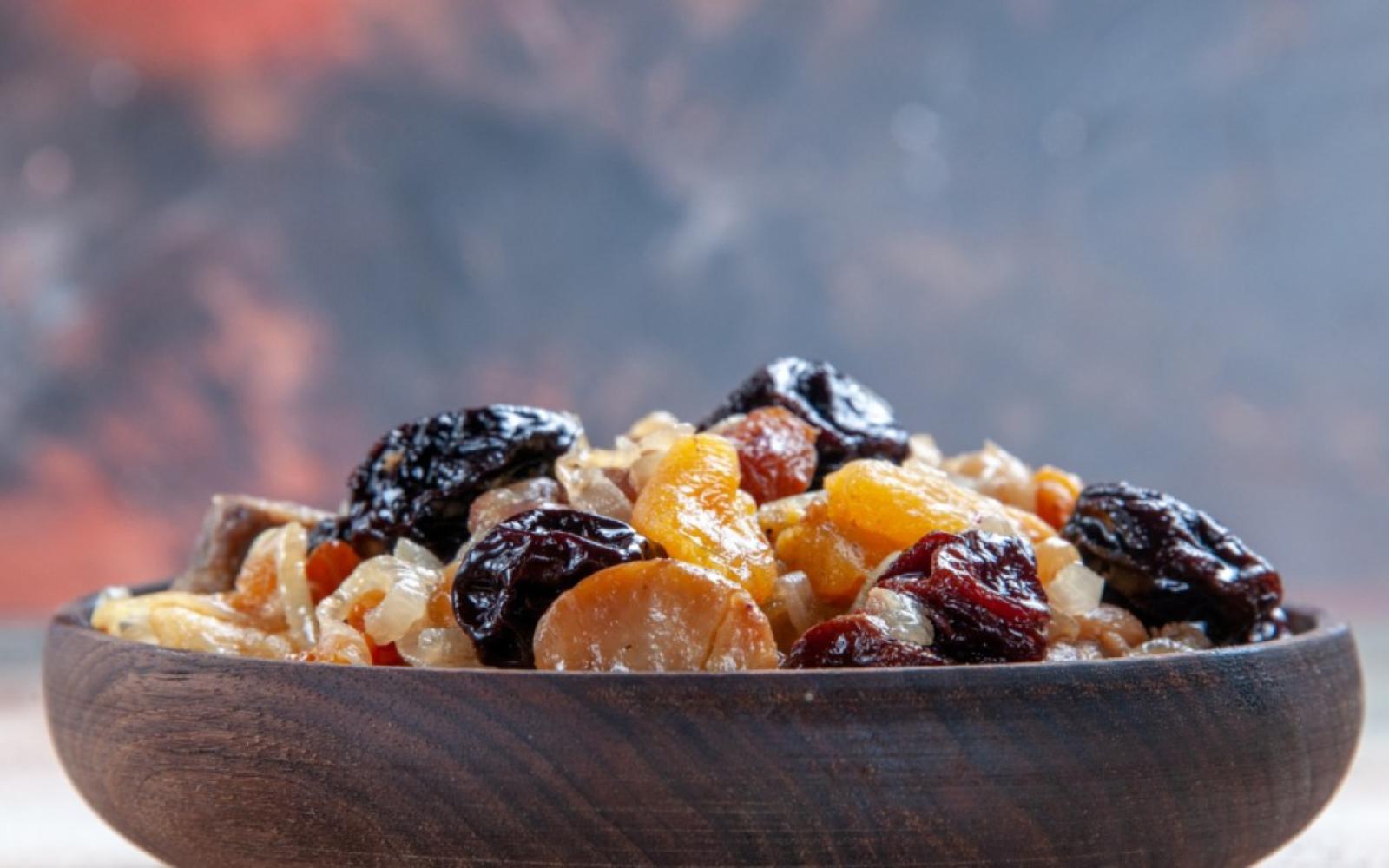 الخشاف: طبق رمضاني تقليدي يجمع بين اللذة والصحة، ويرافق موائد الإفطار والسحور