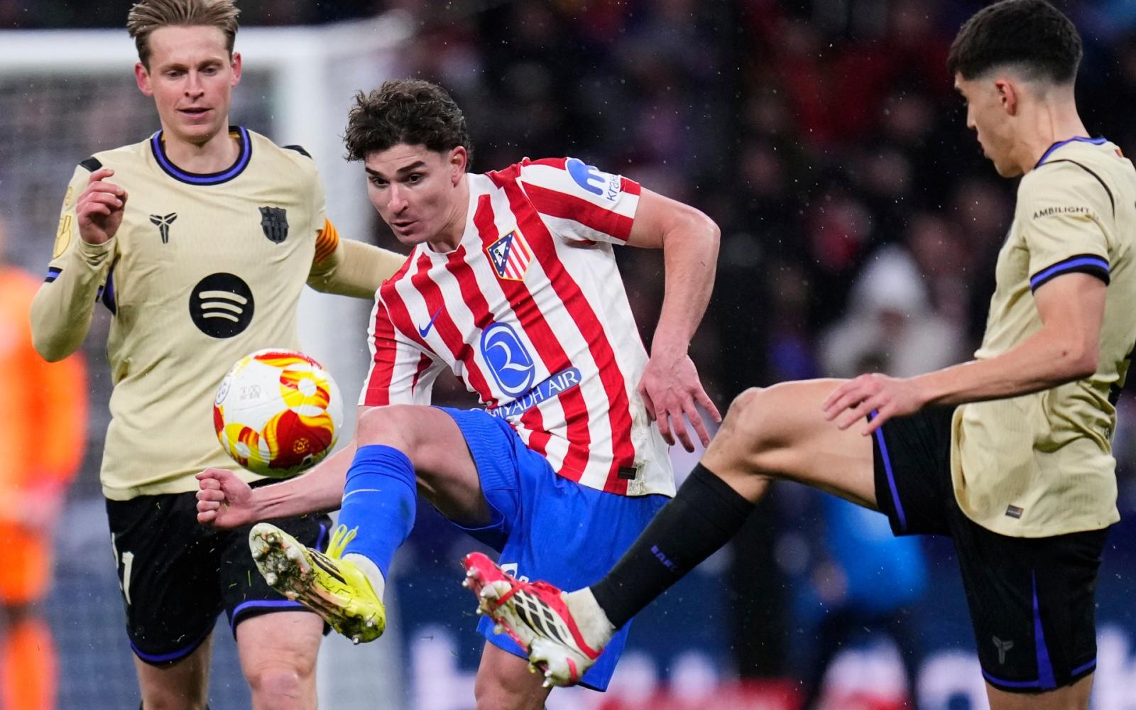 خوليان ألفاريز يخطط لمستقبل جديد: برشلونة الوجهة المحتملة بعد كأس العالم