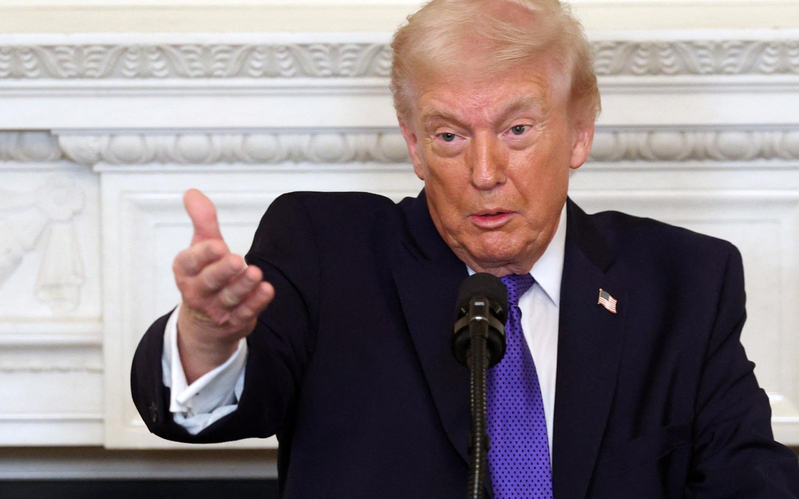 المحكمة العليا الأمريكية تتحدى ترامب: رفض الرسوم الجمركية يثير غضب الرئيس ويهز الاقتصاد العالمي