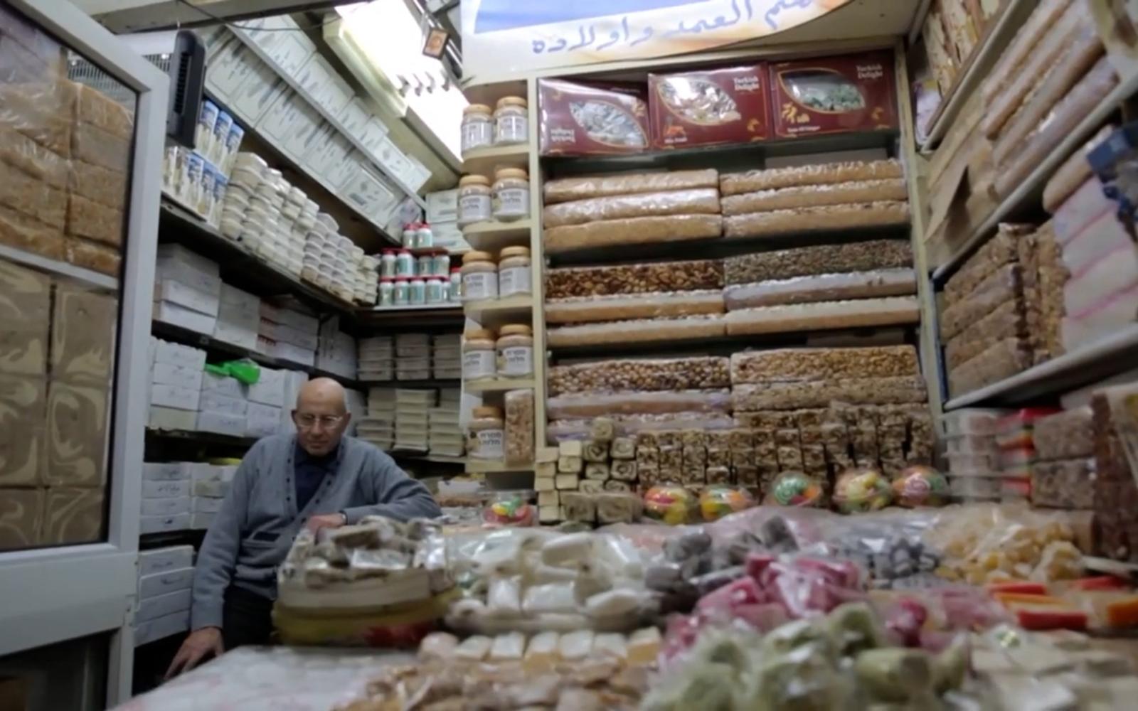 "حلاوة العمد": إرث عريق يفوح في أزقة القدس العتيقة.. تاريخ من الحلوى والصمود