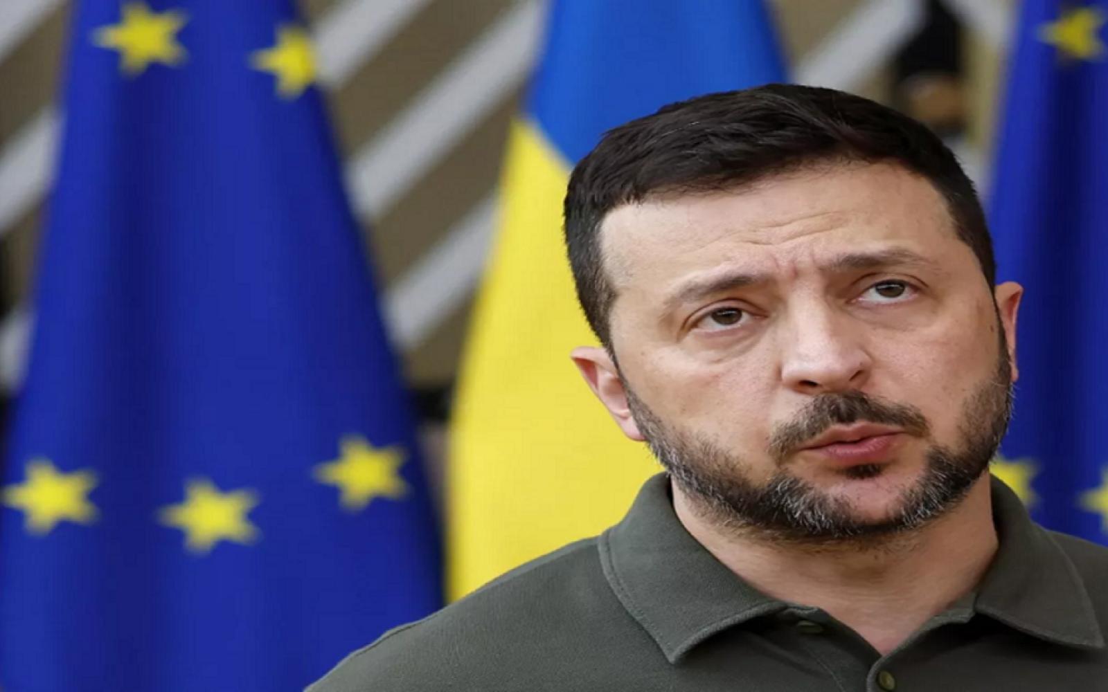 زيلينسكي يعترف بوجود مشاكل في "ستارلينك" للقوات الأوكرانية: تحديات تواجه العمليات العسكرية