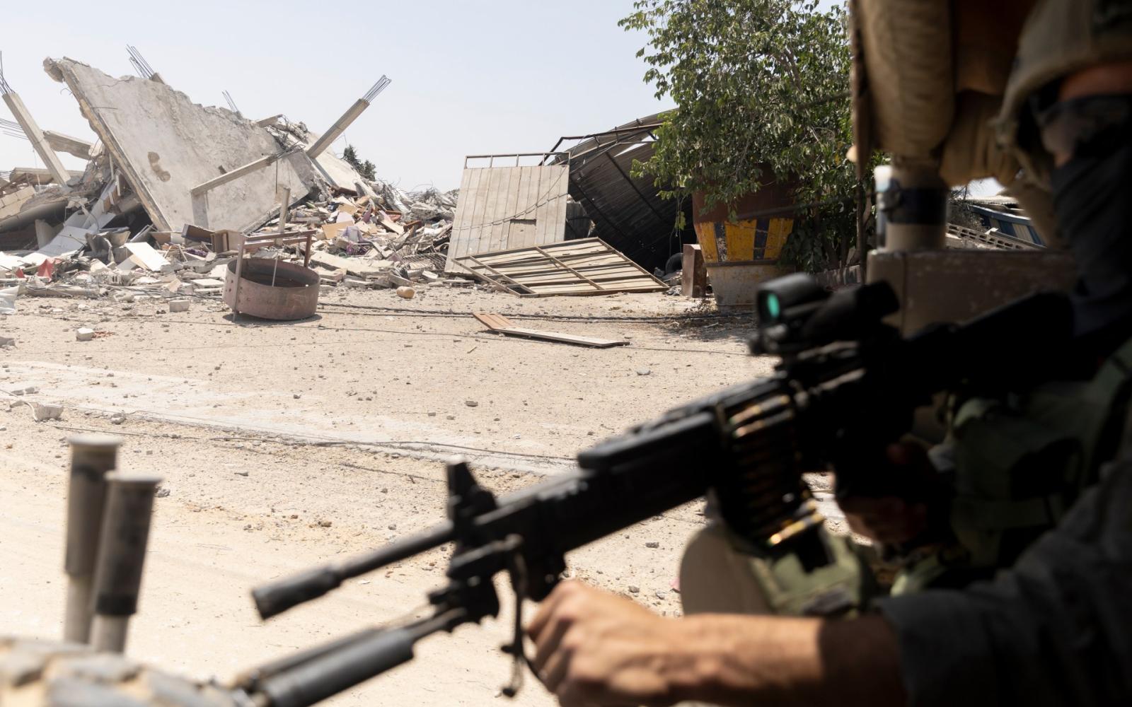 جنود إسرائيليون يحولون غزة إلى ساحة لهو بالرصاص: شهداء جدد برصاص طائش