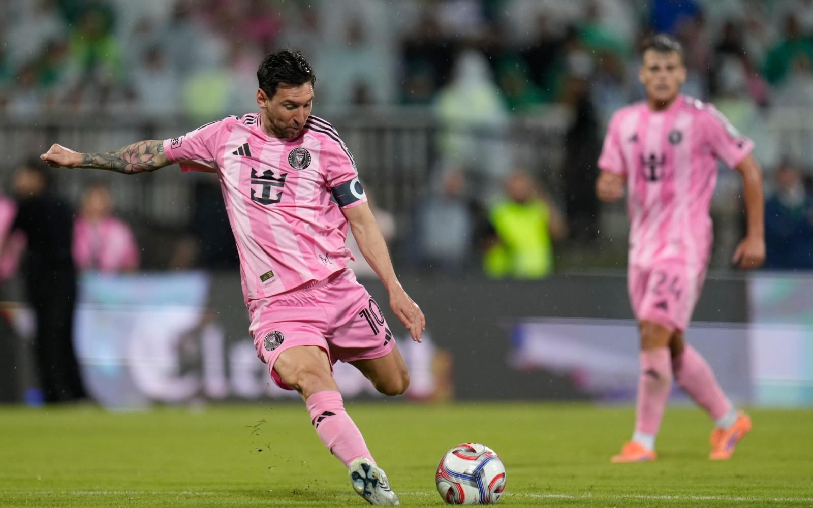 الدوري الأمريكي ينطلق بميسي وكأس العالم 2026 في الأفق: موسم كروي حافل بالترقب