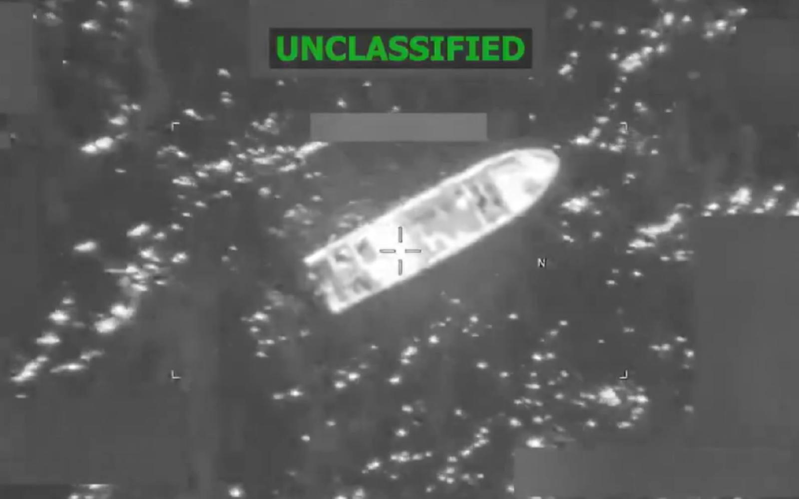 الولايات المتحدة تقتل ثلاثة أشخاص في غارة على زورق بالمحيط الهادئ بزعم تهريب مخدرات