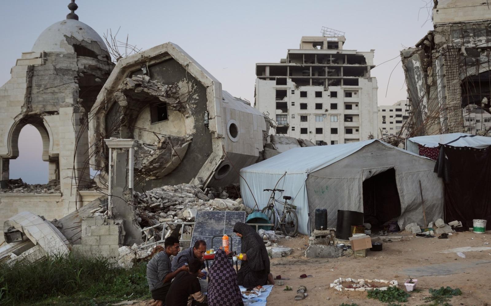 بعد 4 أشهر من الهدنة: غزة تتضور جوعاً وحصار خانق يفاقم معاناة النازحين