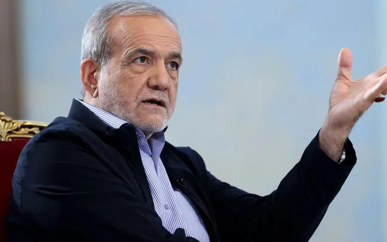 الرئيس الإيراني يؤكد: طهران لن تخضع للضغوط الدولية في ظل التوتر النووي