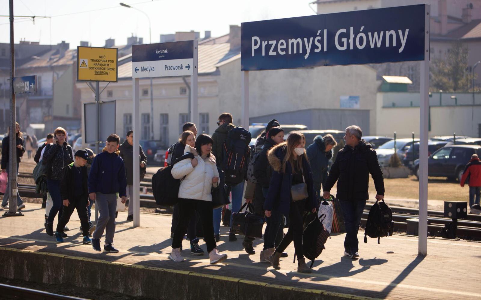 بولندا تنفق مليارات الدولارات لدعم اللاجئين الأوكرانيين: تفاصيل الإنفاق وتغييرات الدعم