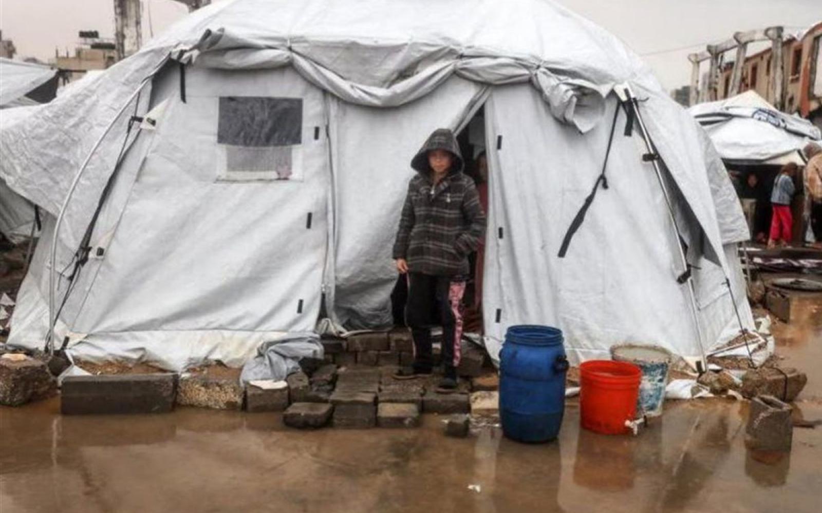 الأمم المتحدة تحذر من تفاقم خطر الحرائق في مخيمات غزة المكتظة وتدعو إلى التدخل العاجل