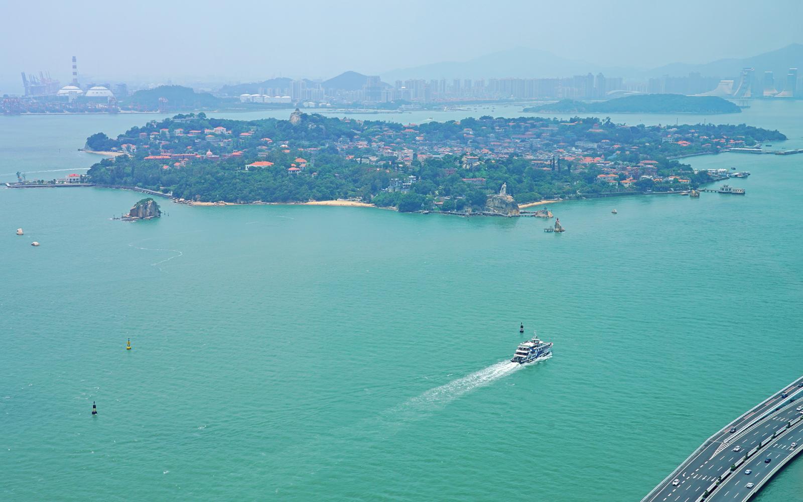 سفينة حربية أسترالية تعبر مضيق تايوان والجيش الصيني يراقب وسط توترات إقليمية