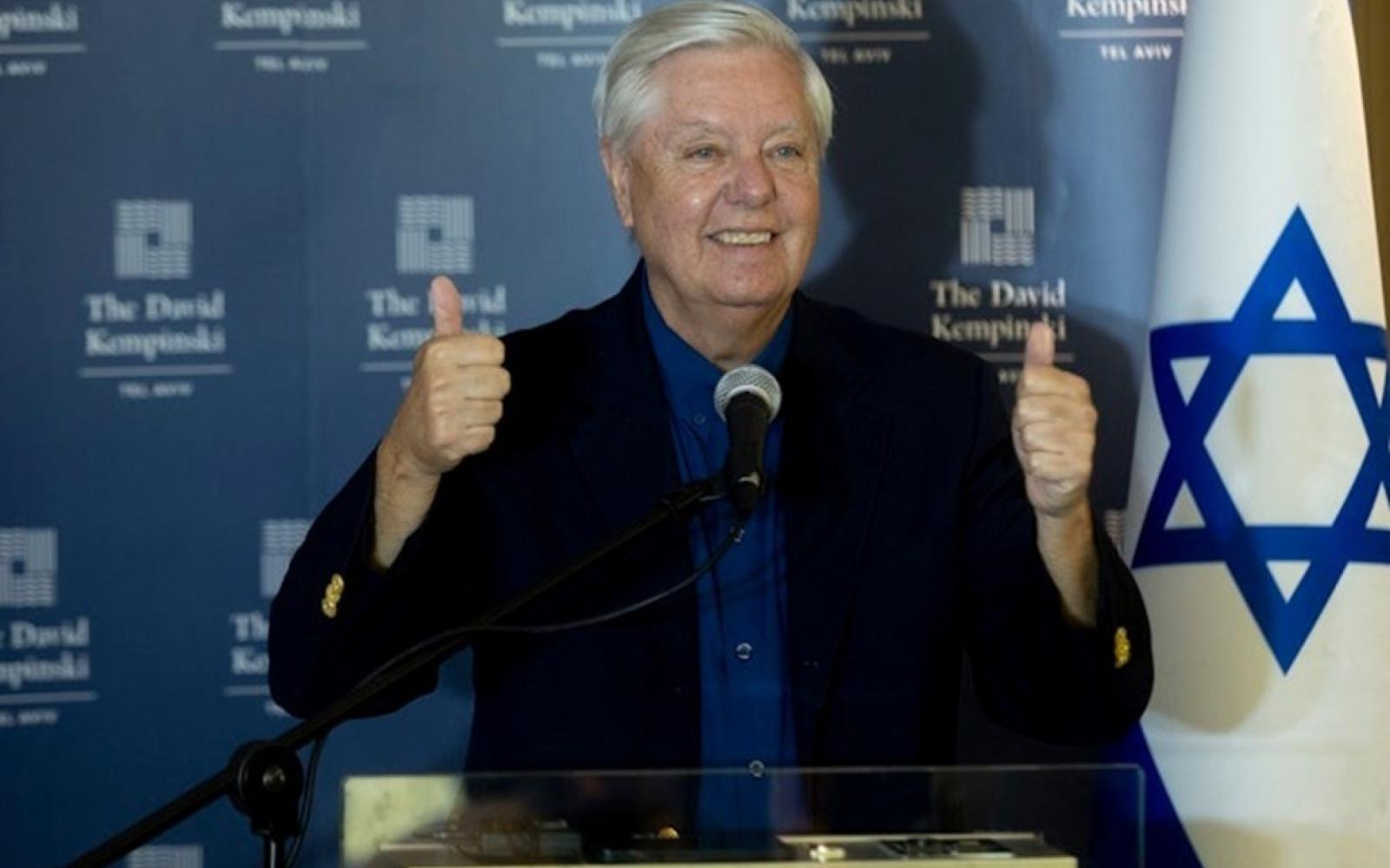 صحفي أمريكي يوبخ السيناتور غراهام: هل تمثلنا أم إسرائيل؟