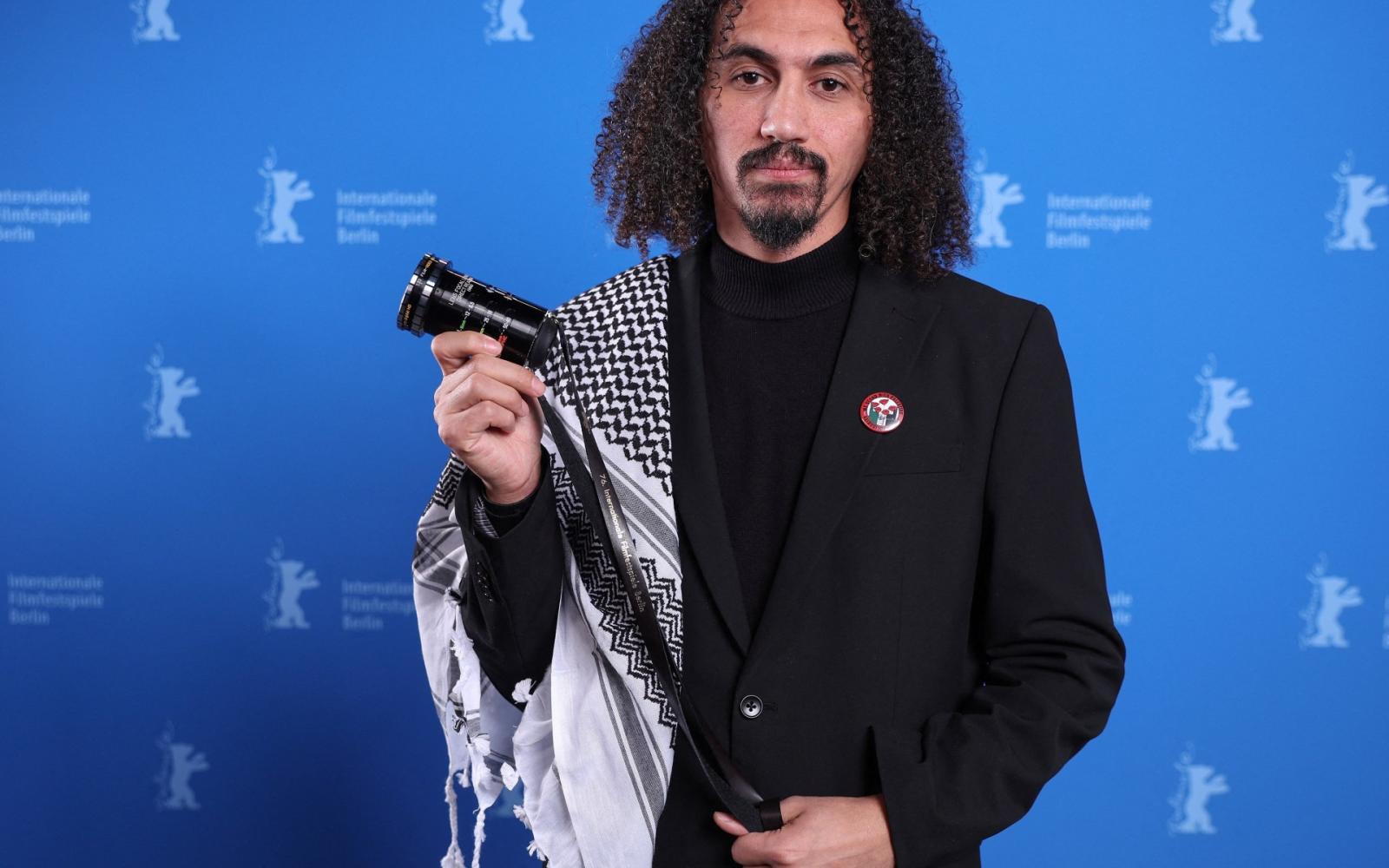 مخرج فلسطيني يتهم ألمانيا بالتواطؤ في "إبادة غزة" بمهرجان برلين ووزير يغادر