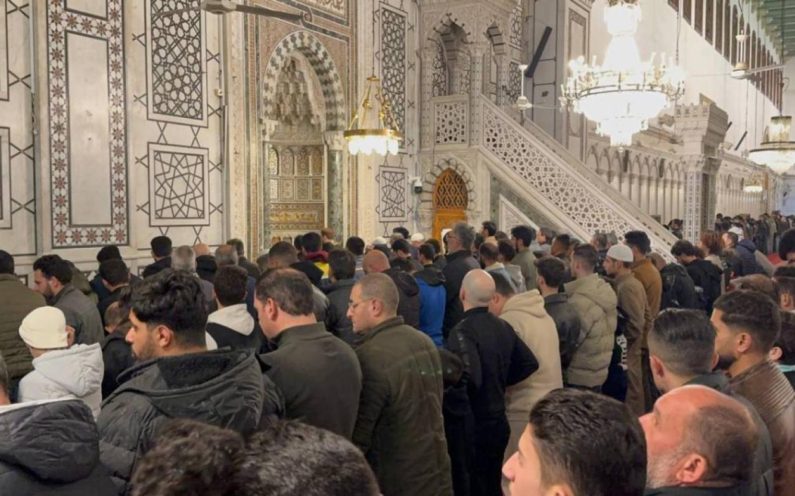 سوريا تستقبل رمضان بأجواء إيمانية: مساجد تعج بالمصلين وحملات لختم القرآن الكريم