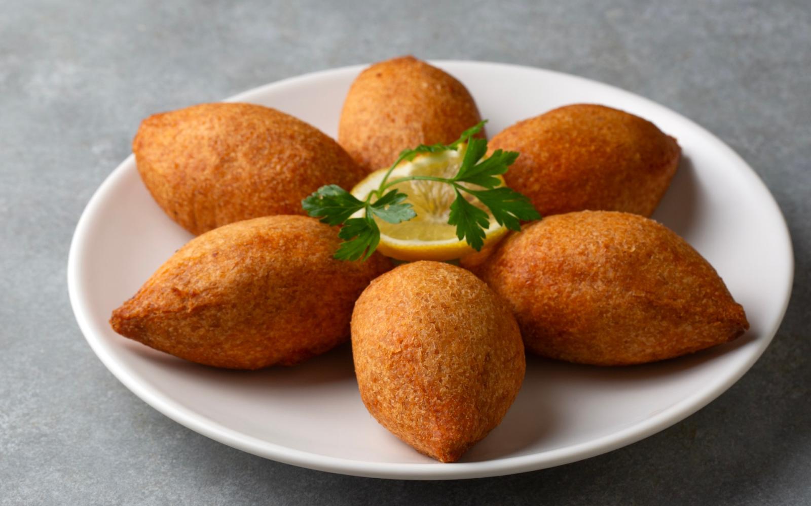 من المطبخ السوري: أطباق شعبية تحكي تاريخًا من الجدل والتحولات في الذائقة