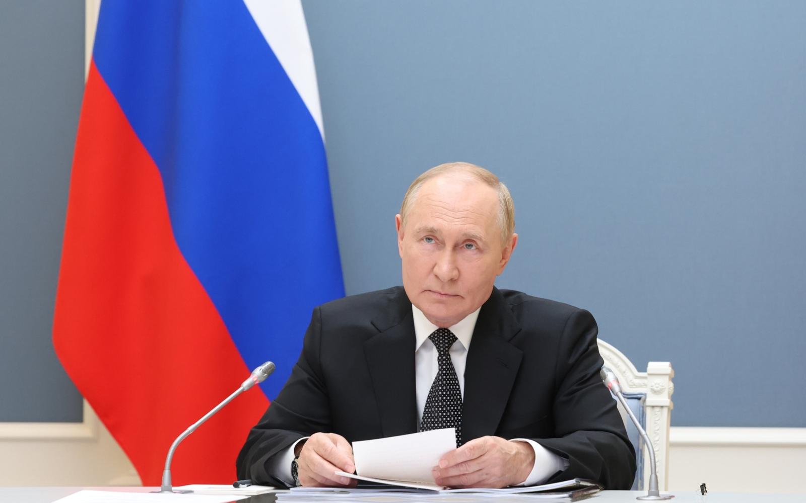 بوتين يعلن عن تعزيز القدرات العسكرية الروسية وتطوير القوات المسلحة في يوم حماة الوطن