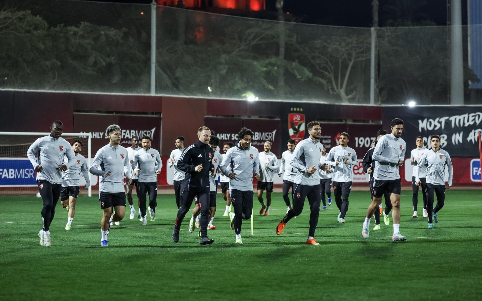 غيابات وإيقافات تضرب الأهلي المصري قبل مواجهة سموحة الحاسمة في الدوري الممتاز