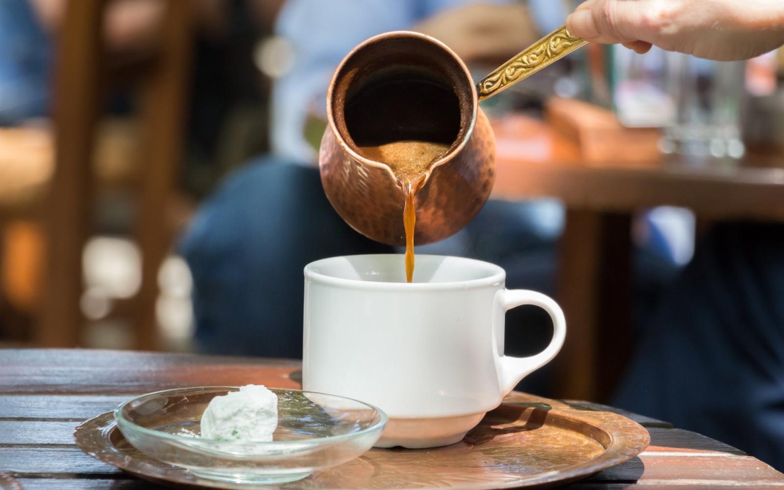 صداع رمضان الخفي: أعراض انسحاب الكافيين تضرب الصائمين في بداية الشهر الفضيل