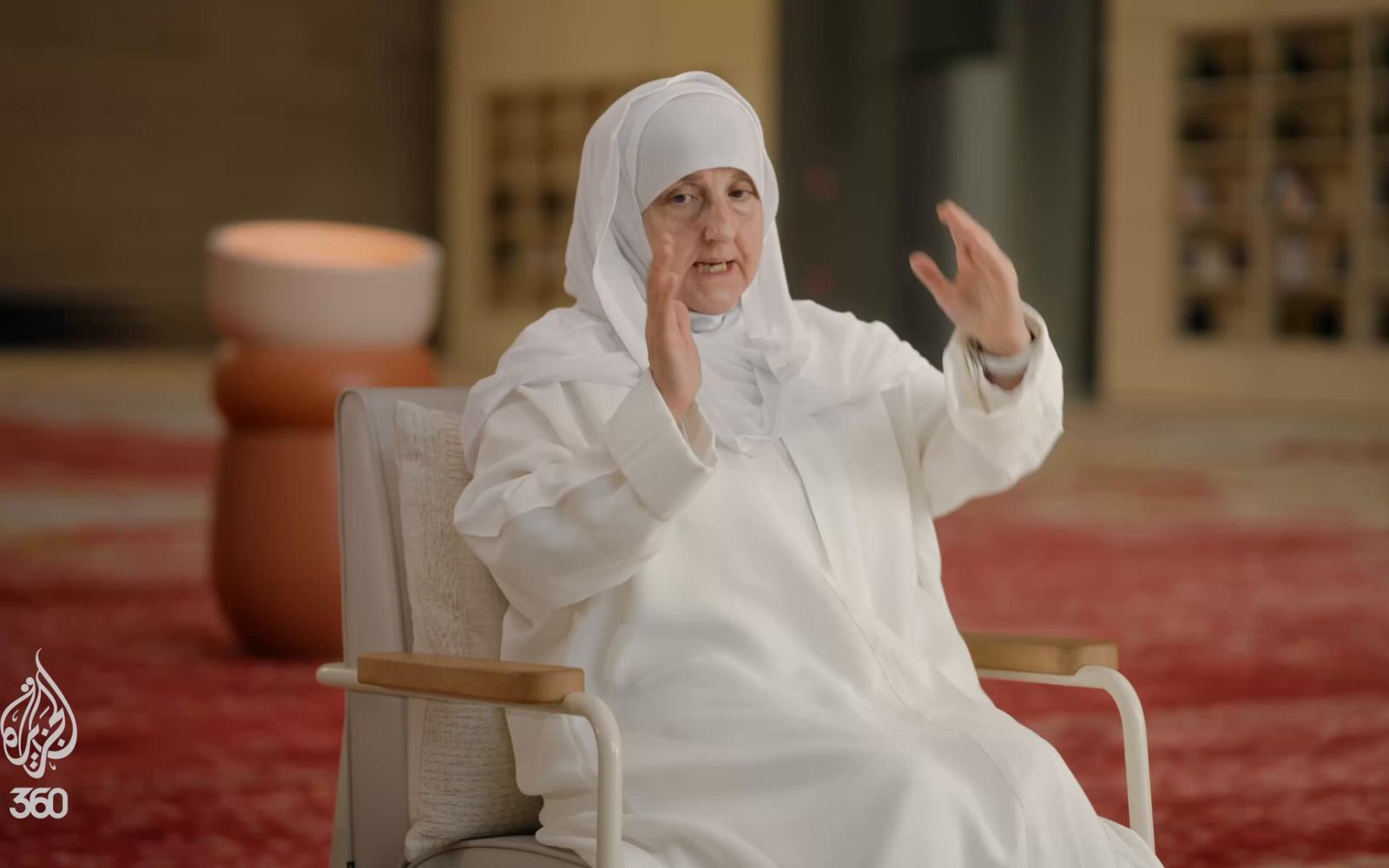 قصة "المرأة العاشقة" وسيدنا يوسف: نظرة في سورة يوسف وتفسيرات العلماء حول العشق والبرهان