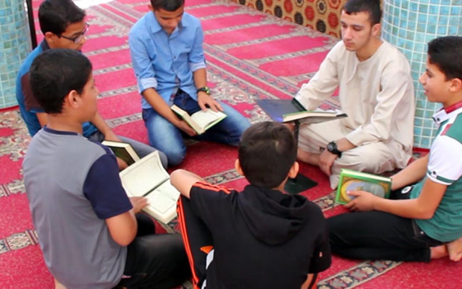 دعوة إلى الإقبال على القرآن في رمضان: تلاوة، تدبر، و مقامات أربعة لتحقيق الفائدة القصوى