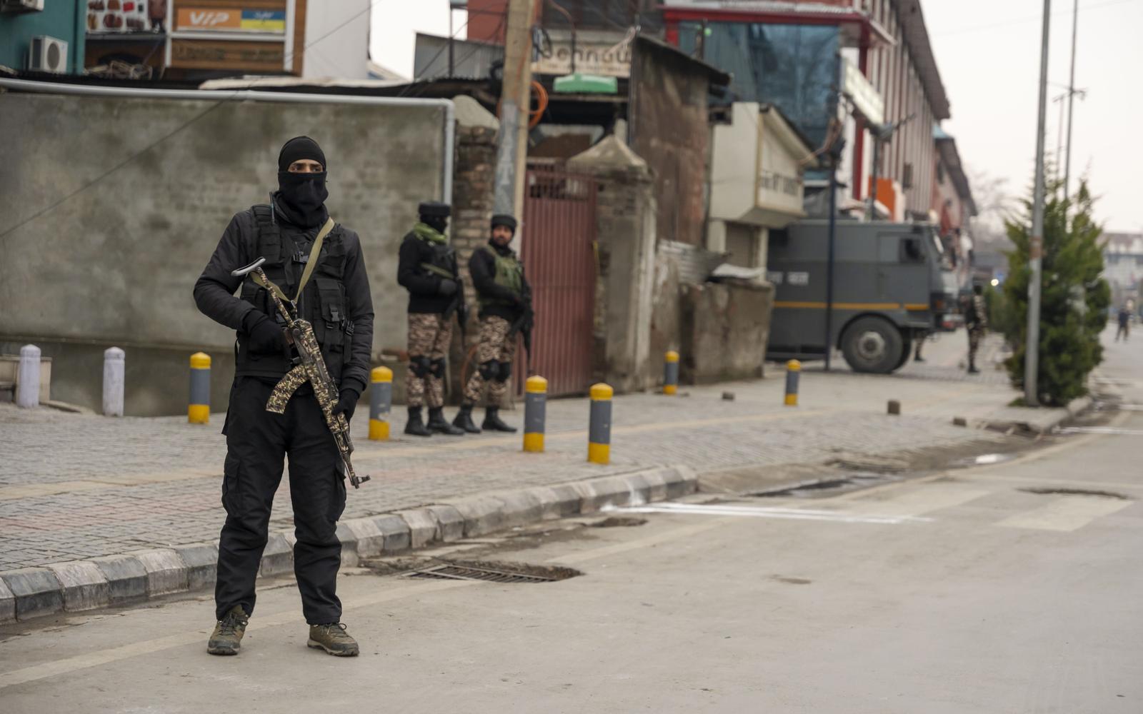 الجيش الهندي يعلن مقتل ثلاثة مشتبه بهم بالتمرد في اشتباكات عنيفة بكشمير المتنازع عليها