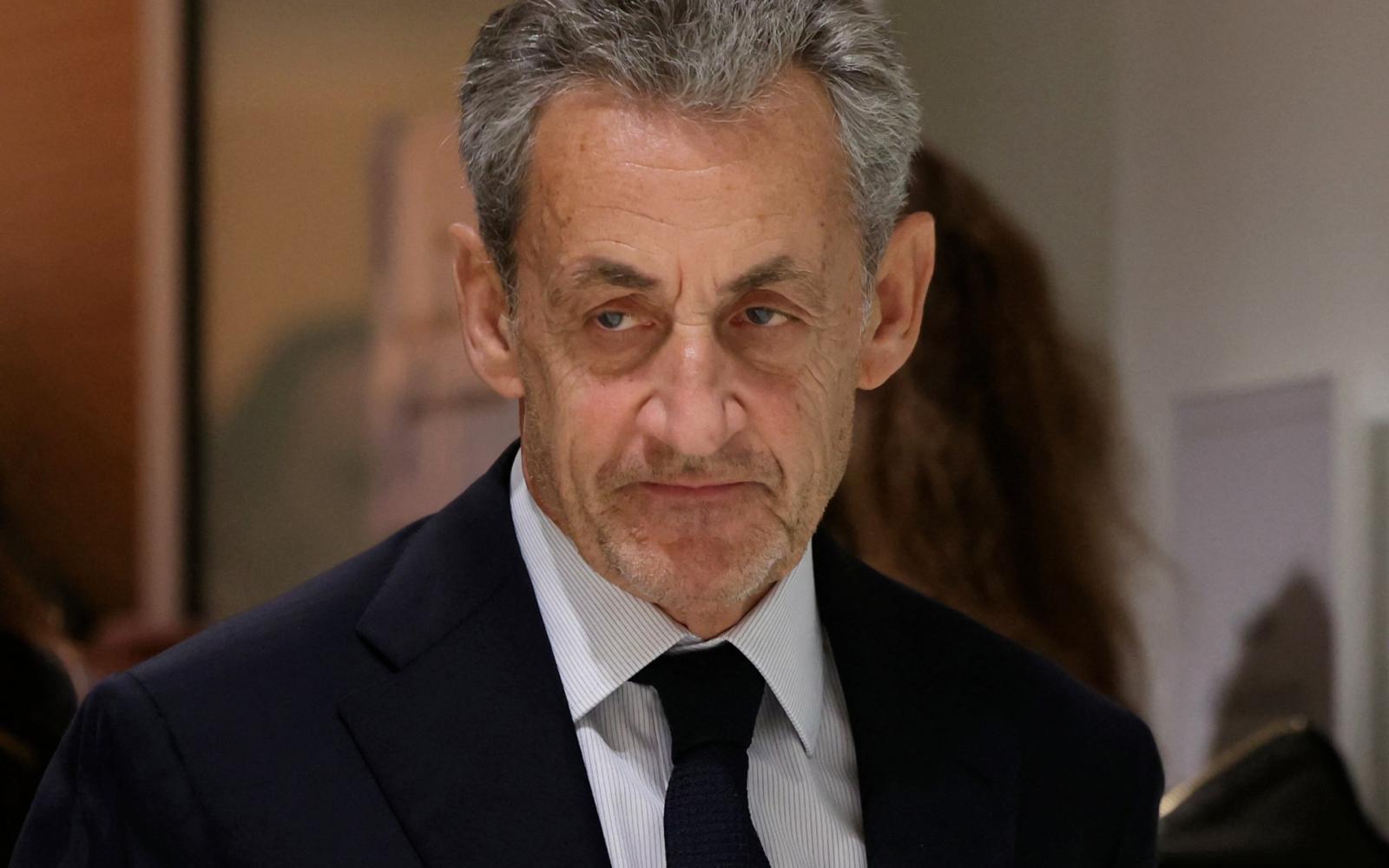 المحكمة الفرنسية تبحث دمج عقوبتي ساركوزي في قضايا فساد وتمويل انتخابي