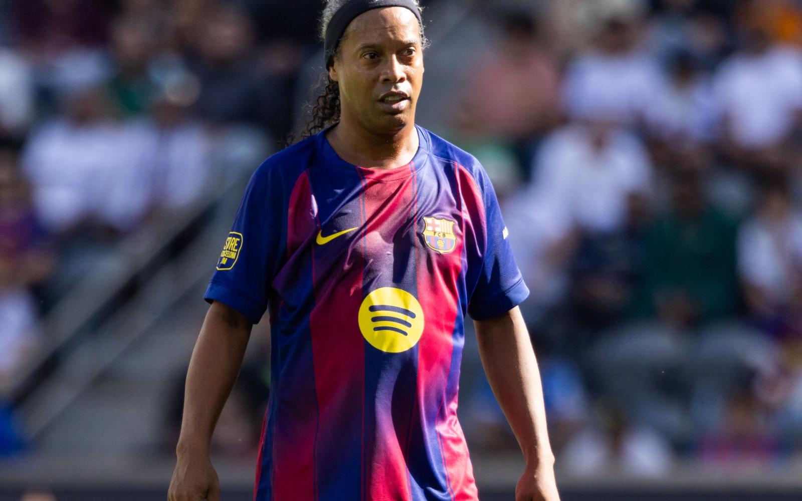 رونالدينيو يفاجئ عشاق كرة القدم: "لم أعد أستمتع بمشاهدة المباريات الطويلة.. أشعر بالتوتر!"