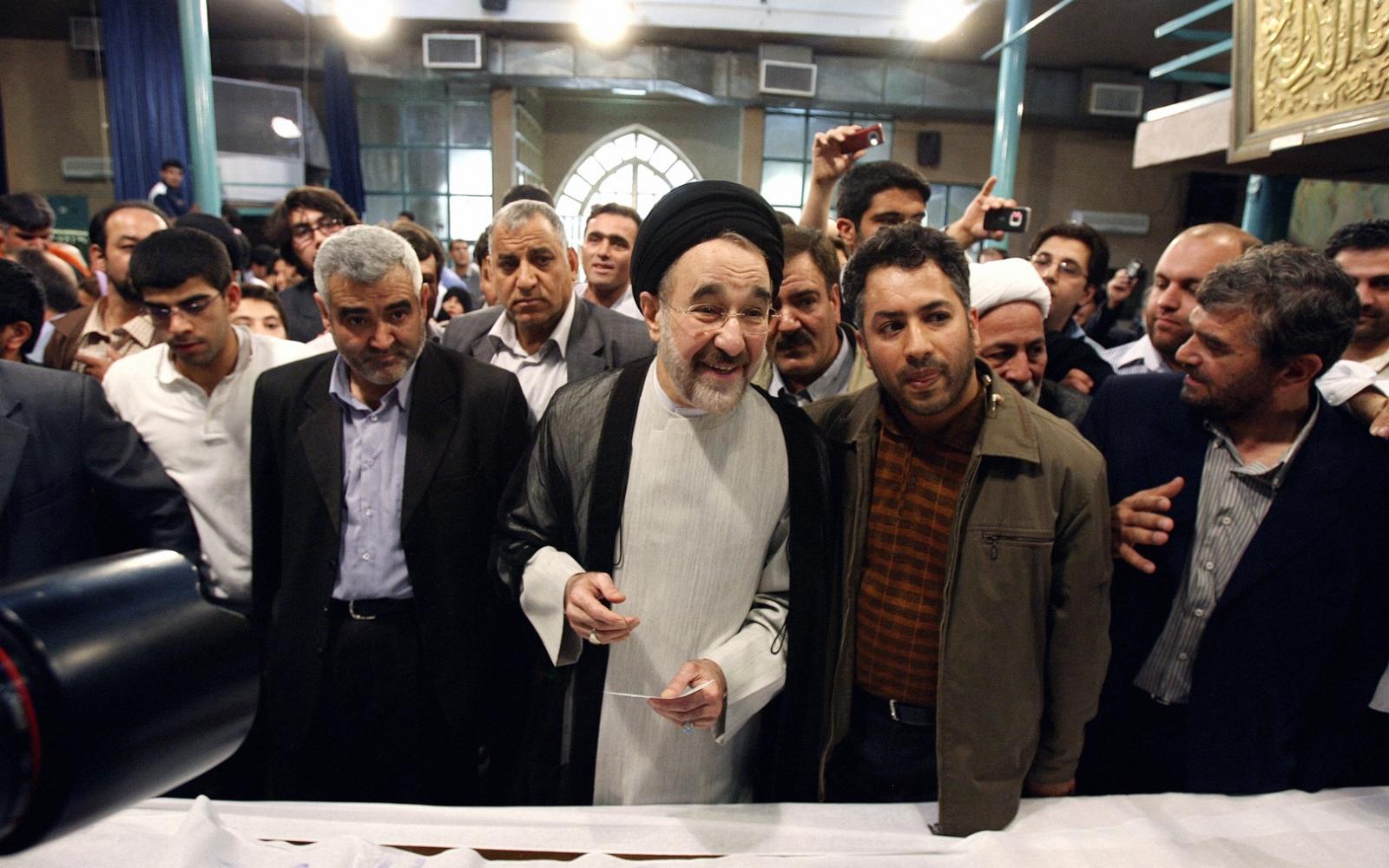 "إيرنا" تنفي شائعات مغادرة الرئيس الإيراني الأسبق خاتمي البلاد وتصفها بالمفبركة