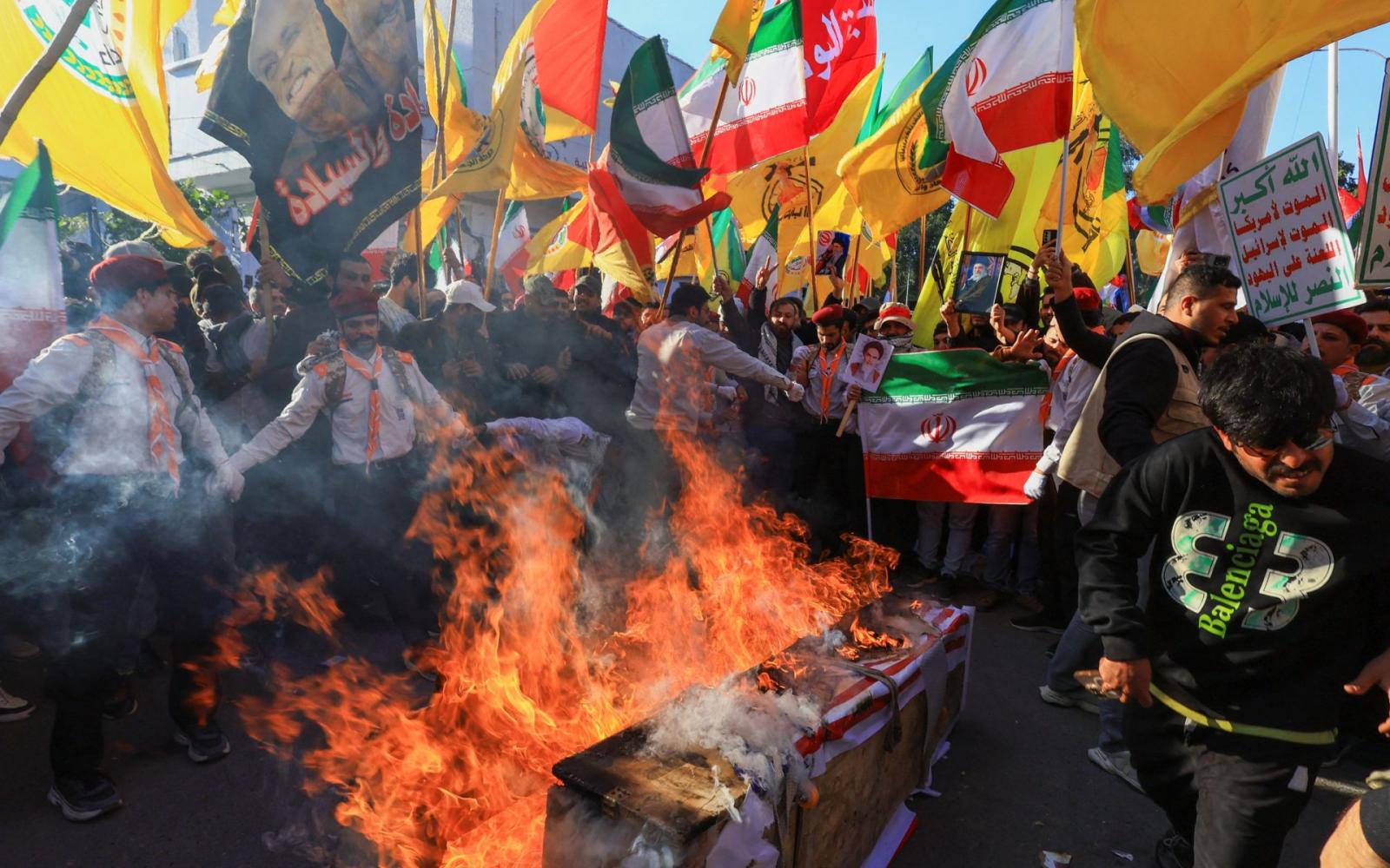 إيران: مجتمع ينتقد ويحتج على الأداء الحكومي.. فهل يسقط النظام؟