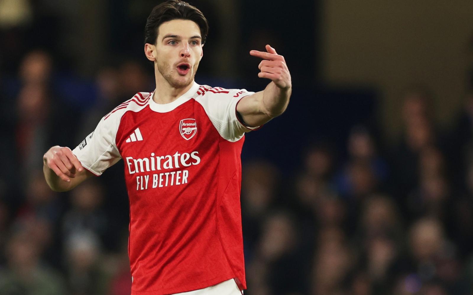 مشجع يستفز نجم أرسنال بصورة زوجته في ديربي لندن: حادثة تثير جدلاً واسعاً في كرة القدم