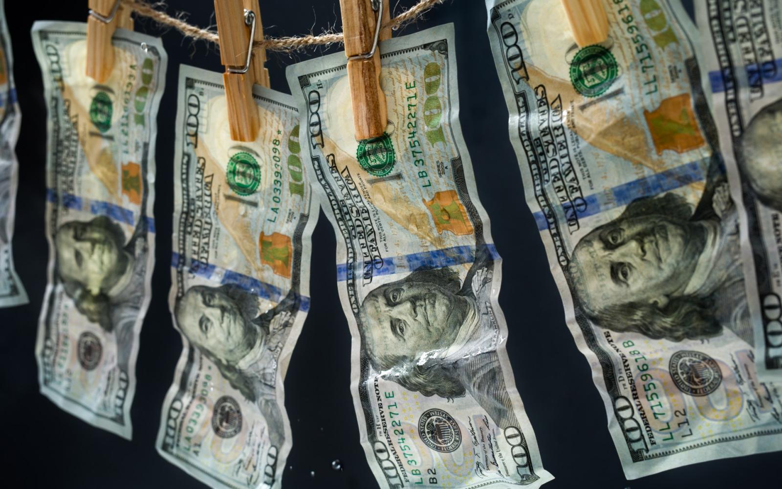 تداعيات قرارات ترمب: هبوط الدولار والنفط والعملات المشفرة يضرب الأسواق العالمية