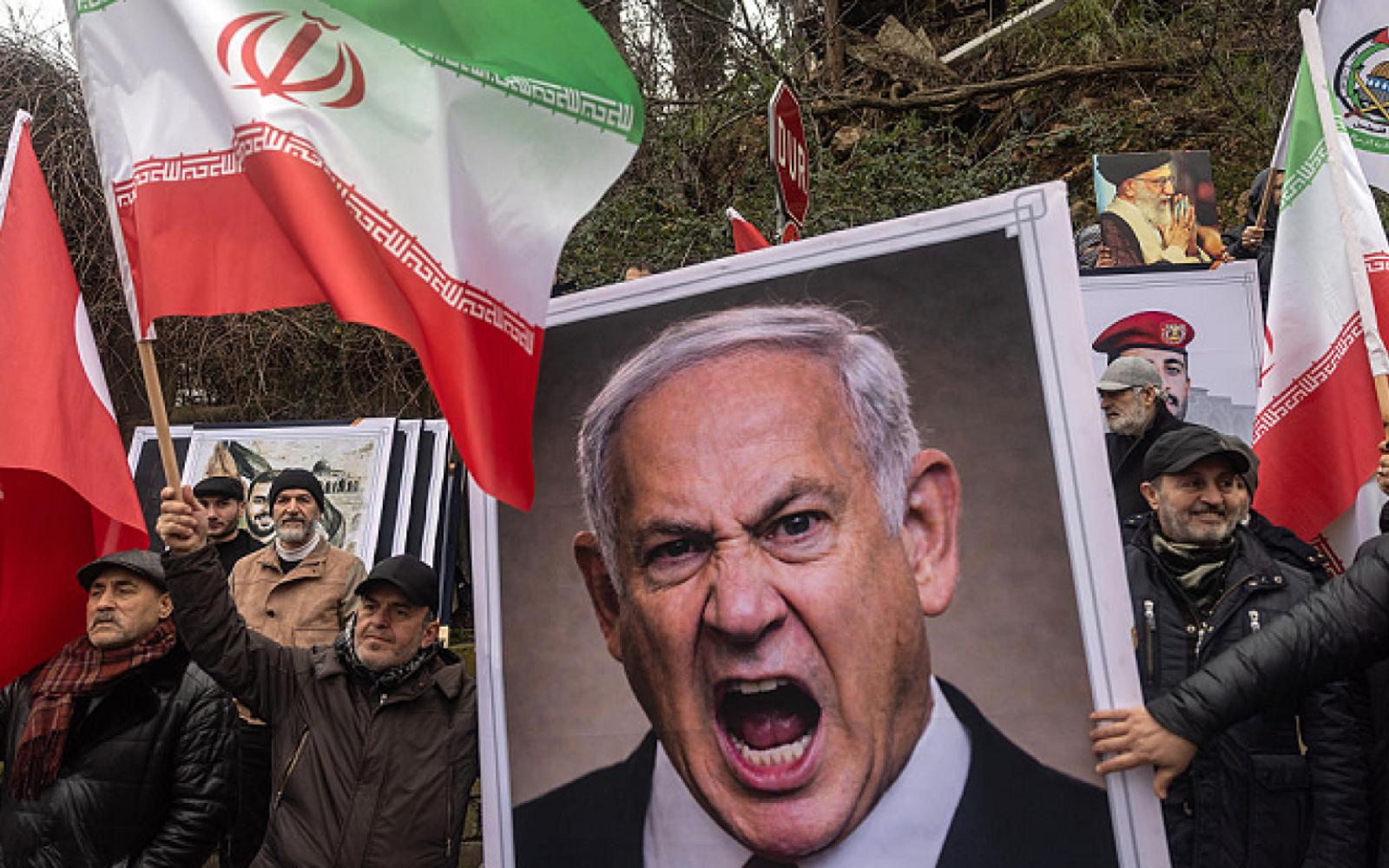 إيران تحذر: أي هجوم أميركي "محدود" سيُقابل بردّ.. وتصاعد التوتر يخيّم على المنطقة