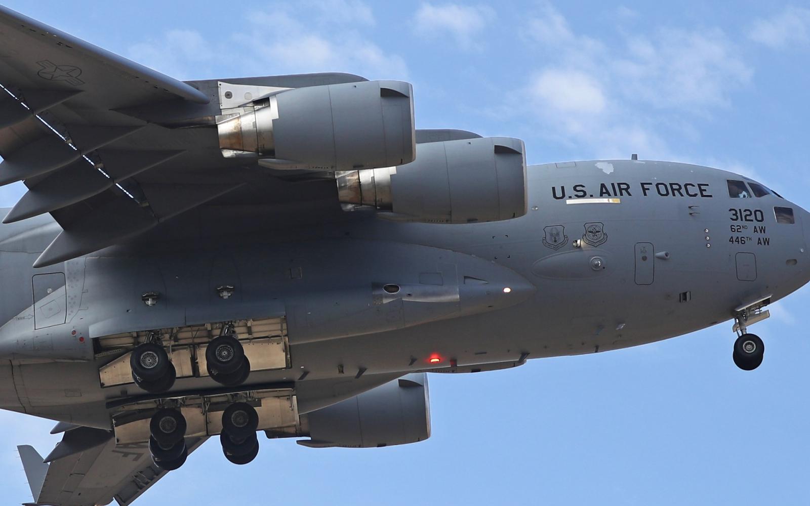 جدل حول اختراق طائرة شحن أمريكية المجال الجوي الإيراني وسط تصاعد التوترات الإقليمية