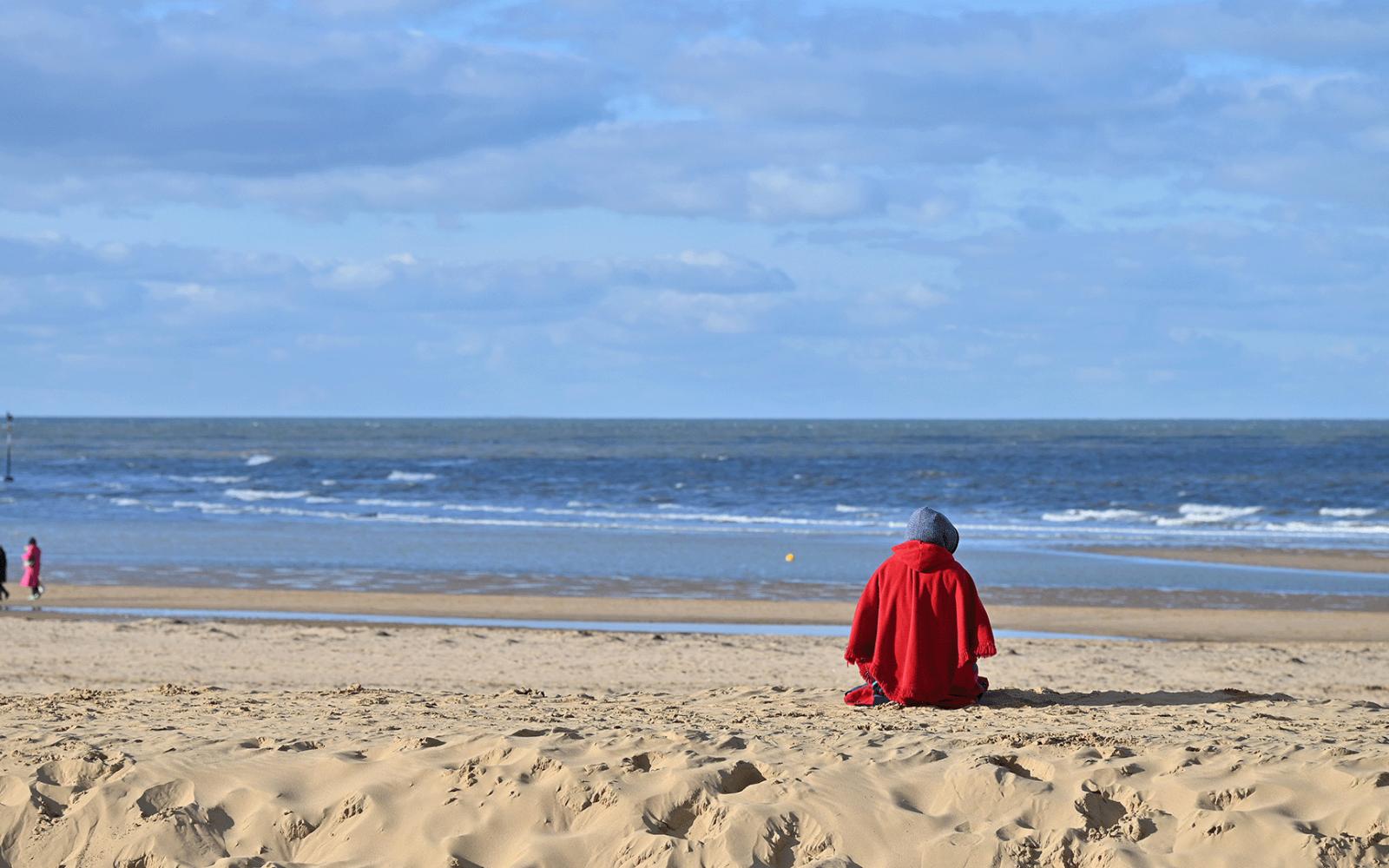 العزلة كعلاج: برنامج "قال الحكيم" يستكشف أهمية الانفراد بالنفس في عالم صاخب