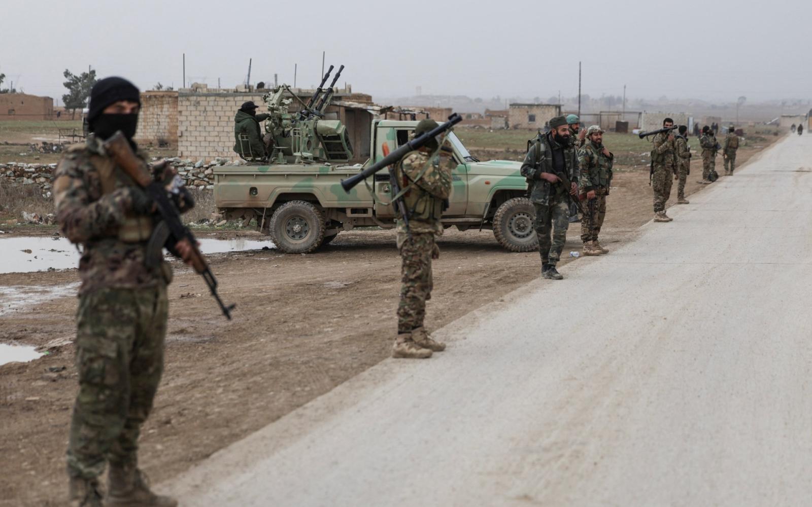 هجوم لداعش في الرقة: مقتل 4 أمنيين سوريين واشتباكات عنيفة في المدينة