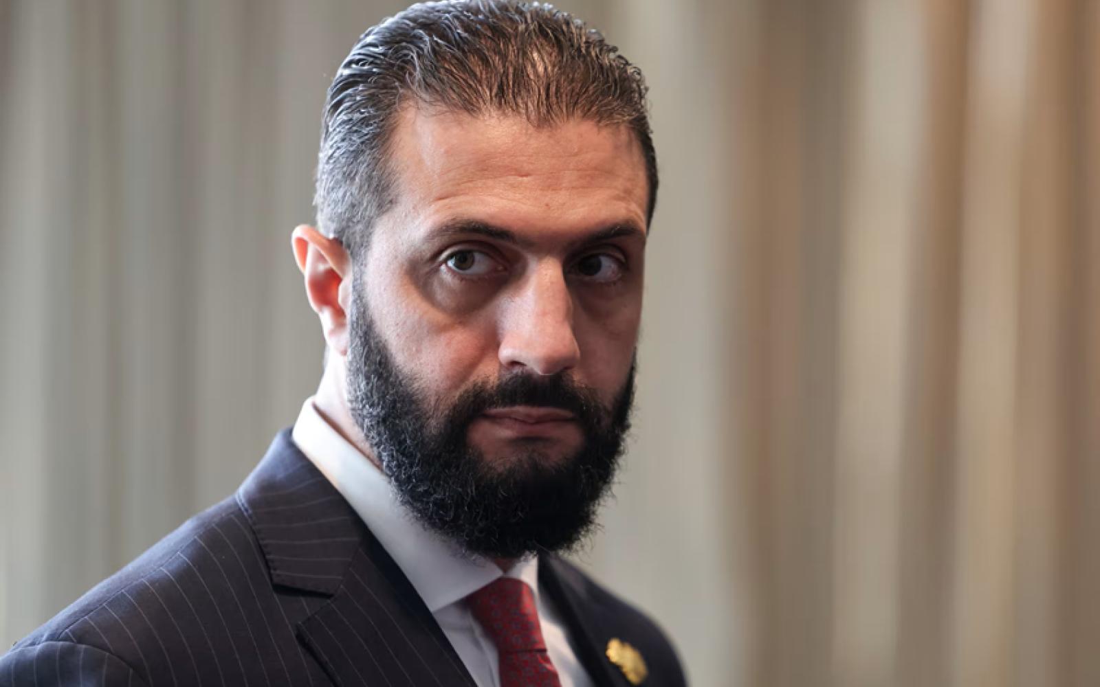 والد الرئيس السوري يؤكد قرب إبعاد شقيقيه من منصبيهما في خطوة لإعادة ترتيب السلطة