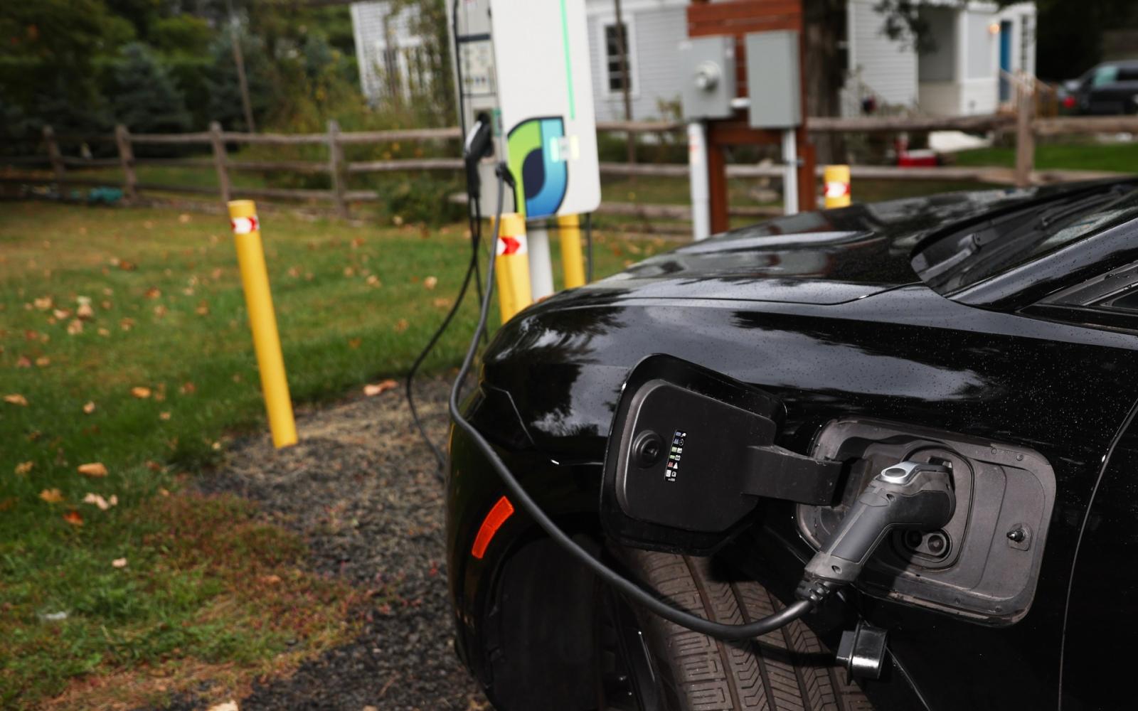 السيارات الكهربائية تقود الفضة نحو آفاق جديدة: هل تصبح "النفط الجديد"؟