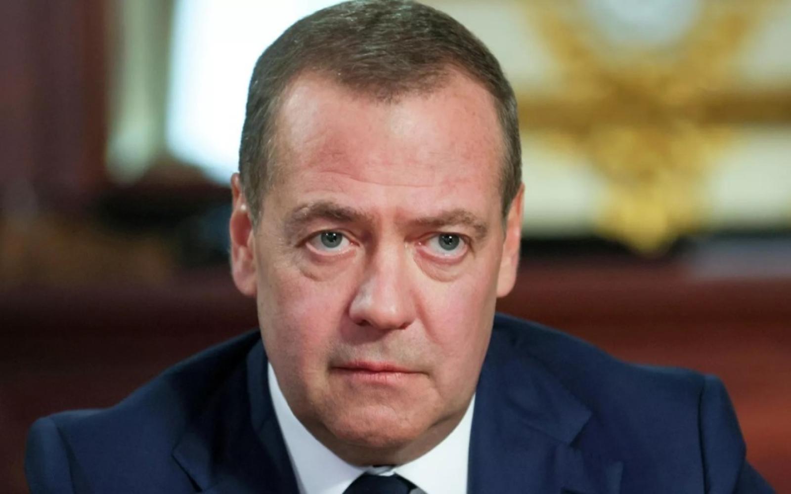 مدفيديف يرد على تهديد كالاس: مقاتلونا سيدخلون أوروبا بدون تأشيرات كما في 1812 و1945