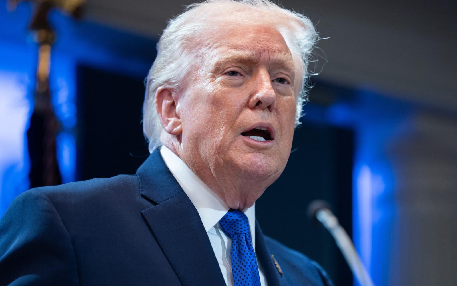 ترمب يسعى لإعادة بناء "جدار الرسوم" بعد قرار المحكمة العليا الذي يحد من سلطاته التجارية