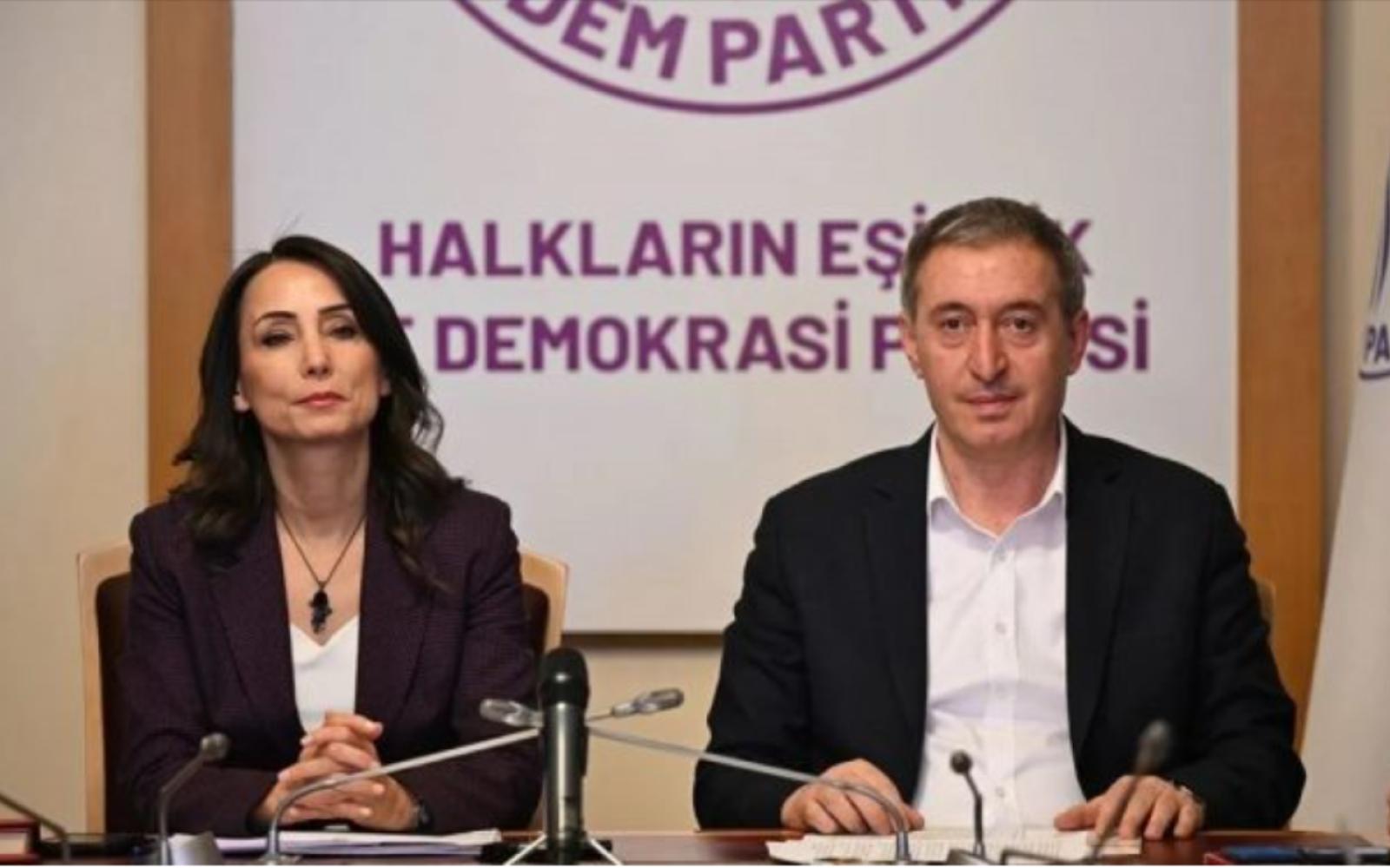 حزب كردي تركي رئيسي يعيد هيكلة عميقة بهدف "حل الأزمة الكردية" وإنهاء الصراع