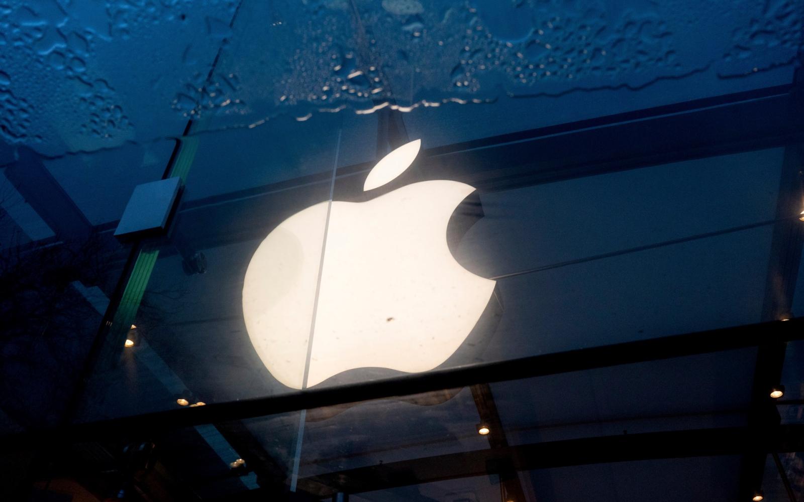 أوروبا تقتحم حصون آبل الرقمية: ثورة في عالم آيفون بفتح متاجر التطبيقات