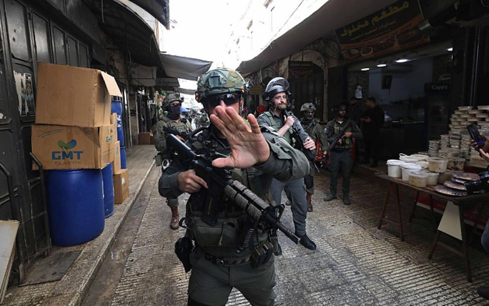 محكمة إسرائيلية تلغي إدانة ضابط اعتدى على مصور فلسطيني.. انتهاك صارخ لحرية الصحافة