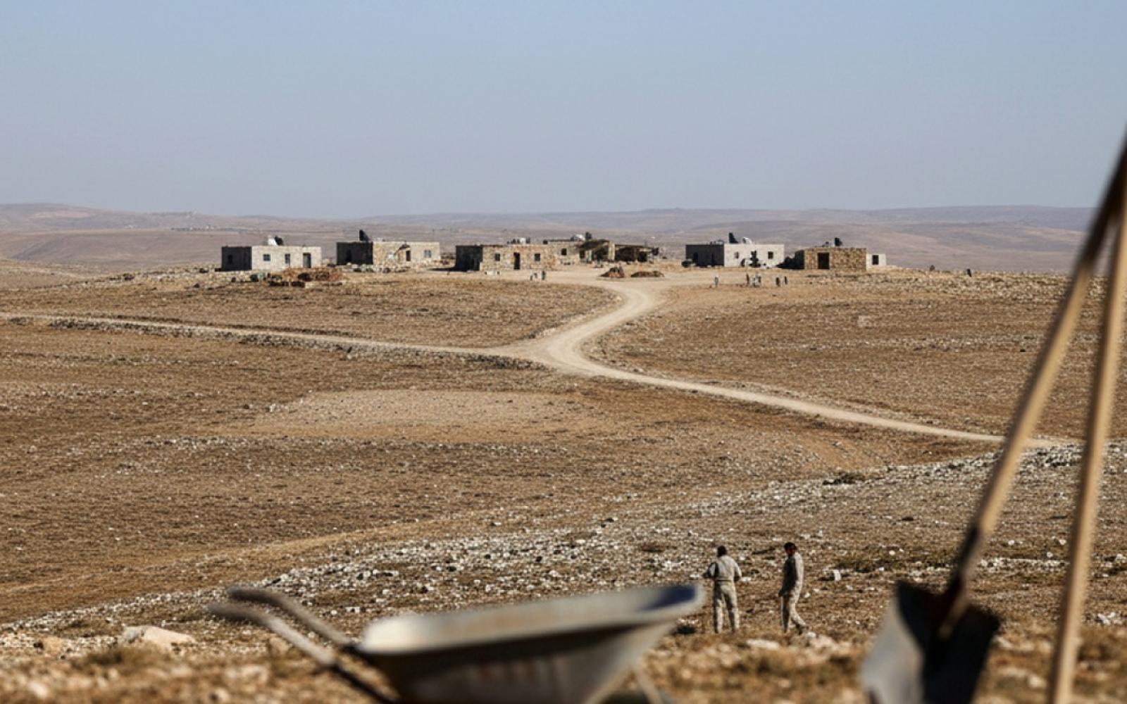 اعتداءات المستوطنين تتواصل في مسافر يطا وسعير: ترويع للمواطنين ومنع من الوصول للطرق