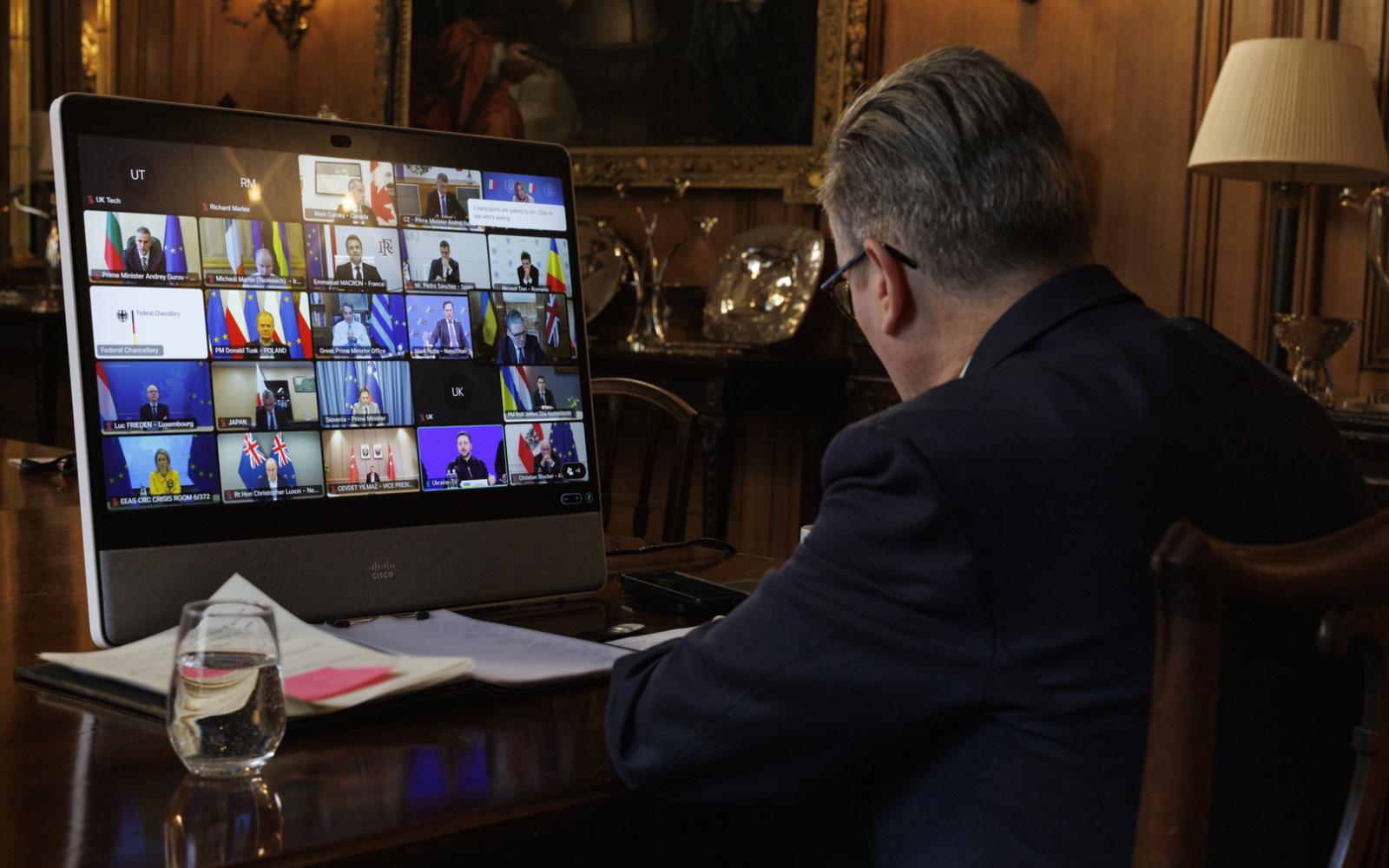 بريطانيا تنشئ مقر قيادة لأوكرانيا وسط تحذيرات روسية من استخدام السلاح النووي